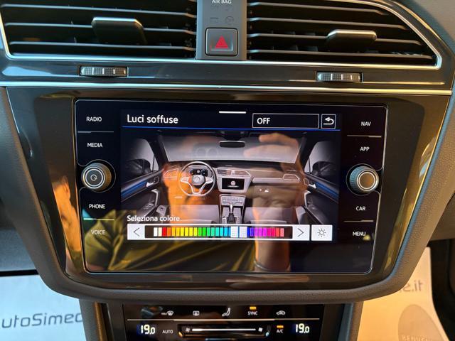VOLKSWAGEN Tiguan 2.0 TDI 150 CV SCR DSG R-Line LUCI AMBIENTE