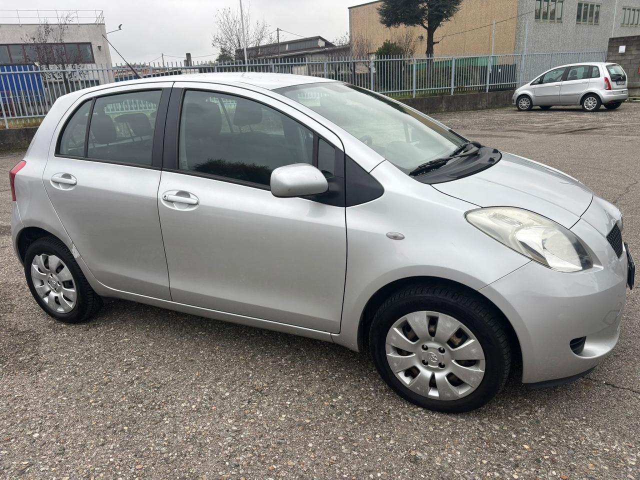Toyota Yaris 1.0 5 porte