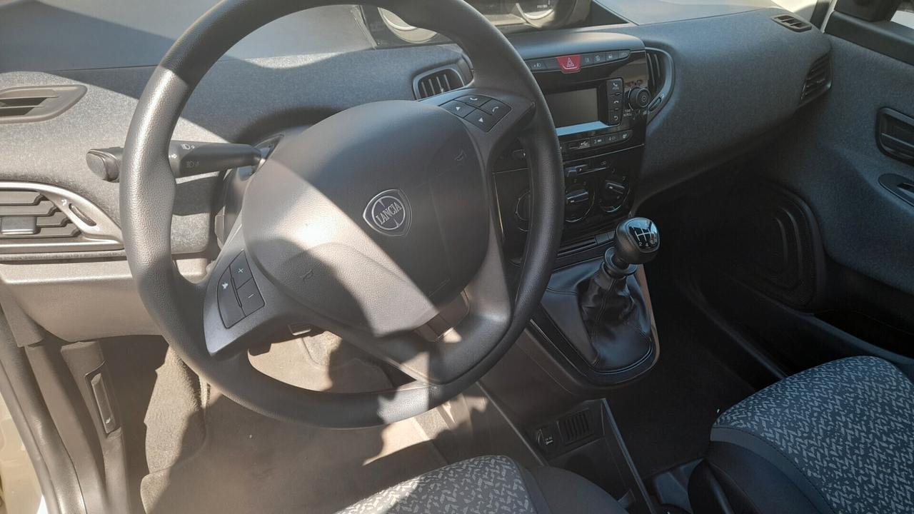 Lancia Ypsilon 1.0 FireFly 5 porte S&S Hybrid Ecochic Silver