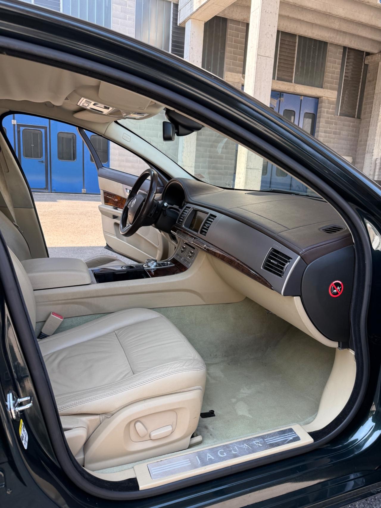 Jaguar XF 3.0 D V6 Premium Luxury 240cv