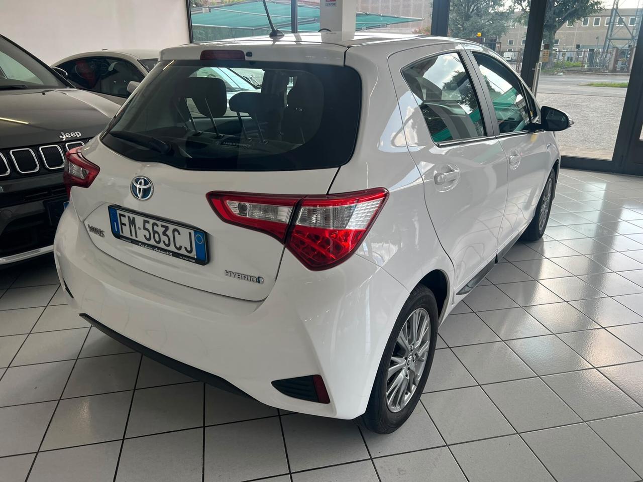 Toyota Yaris III 5p 1.5h Cool + GARANZIA 60 MESI