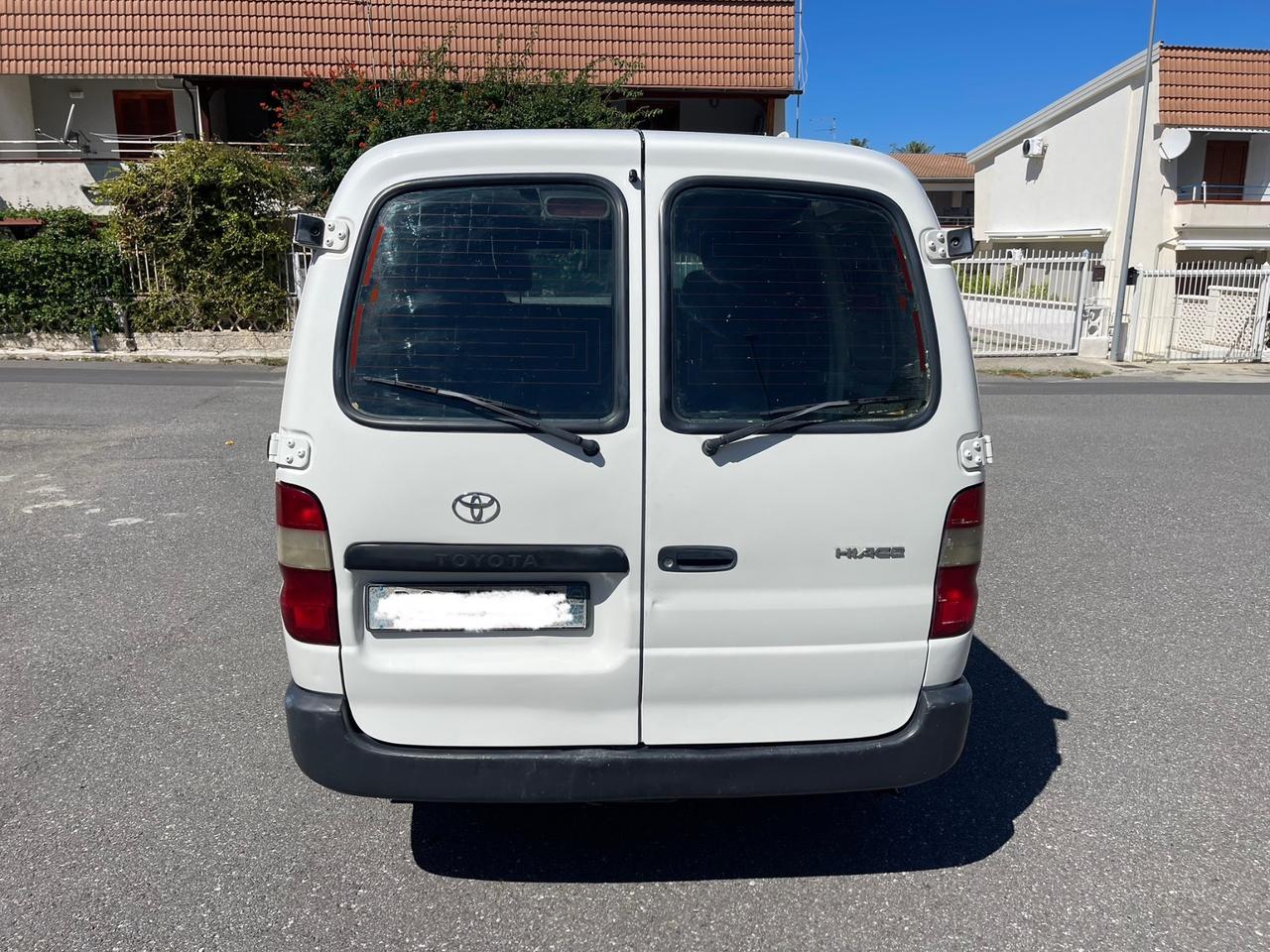 Toyota Hiace 2.5 D-4D Van 3 posti