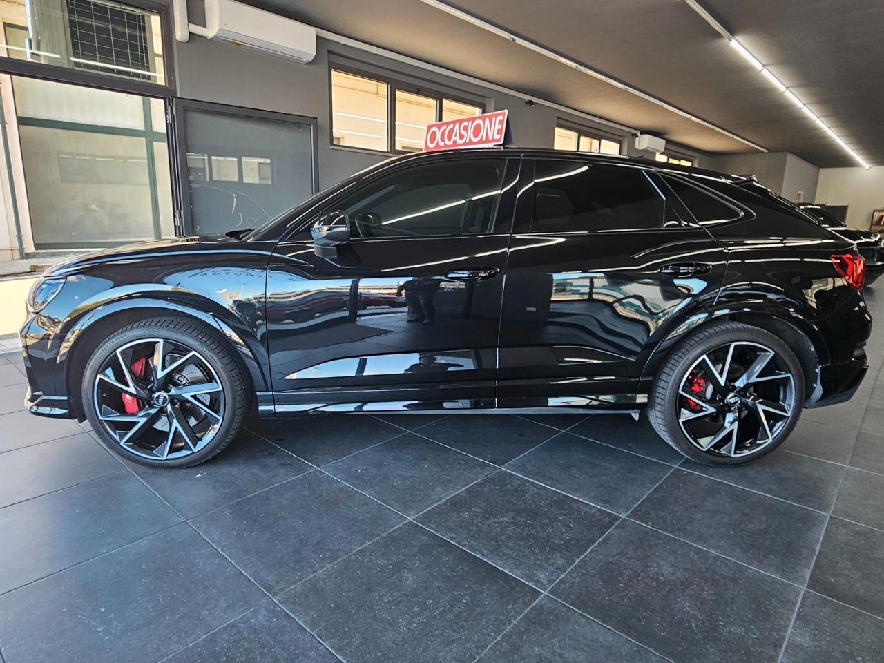 AUDI RSQ3 BLACK EDITION