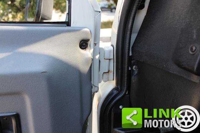 LAND ROVER Defender 90 2.5 Td5
