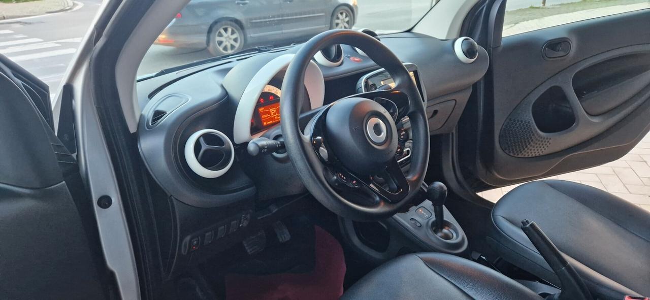 Smart ForTwo 70 1.0 twinamic 68.565 km NAVI