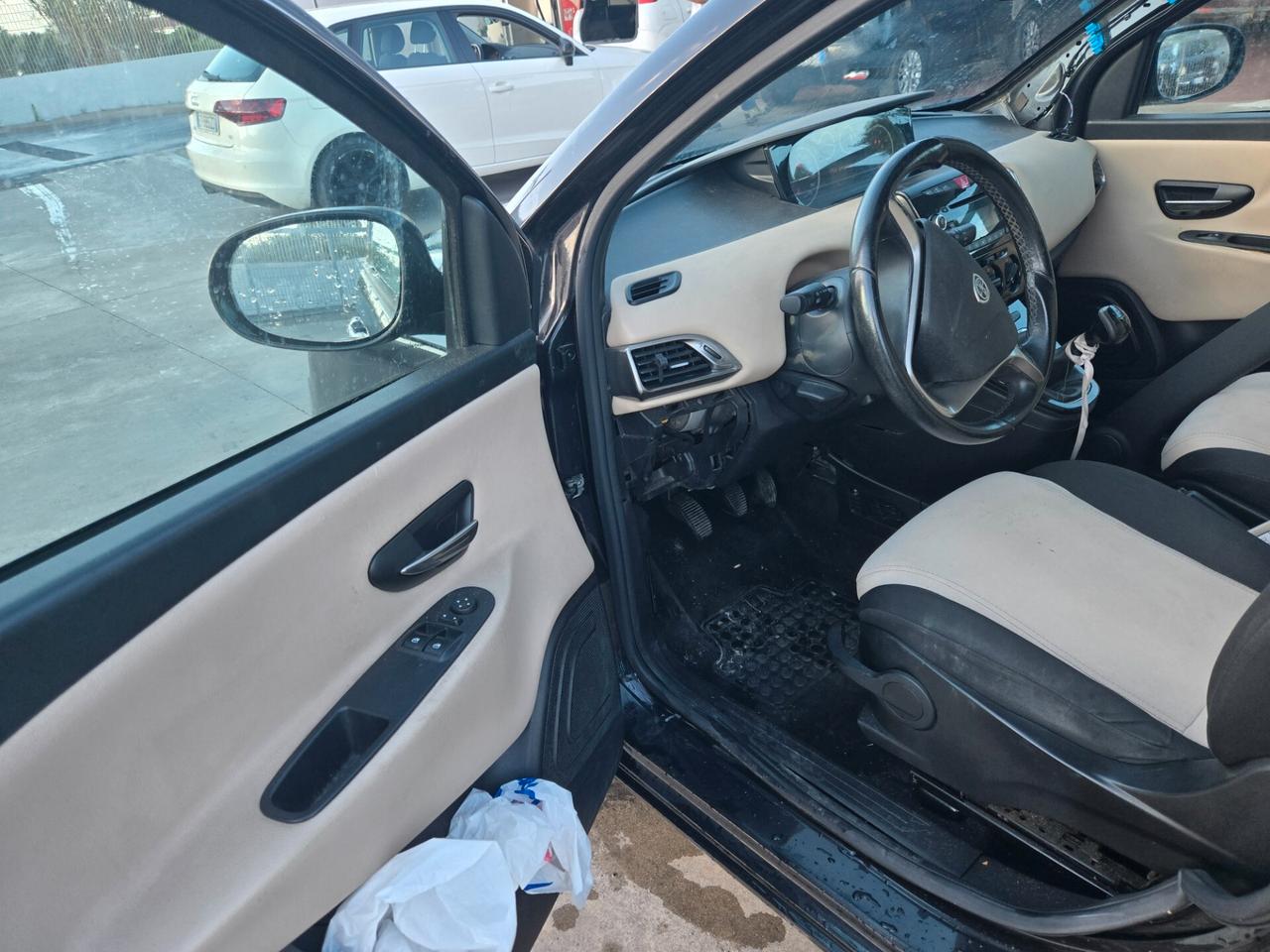 Lancia Ypsilon 1.3 MJT 16V 95 CV 5 porte S&S Silver