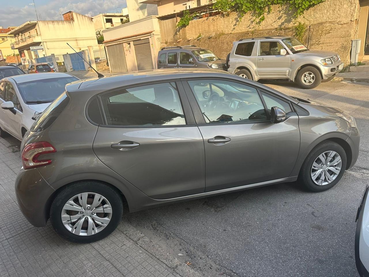 Peugeot 208 1.4 HDi 68 CV 5 porte Allure