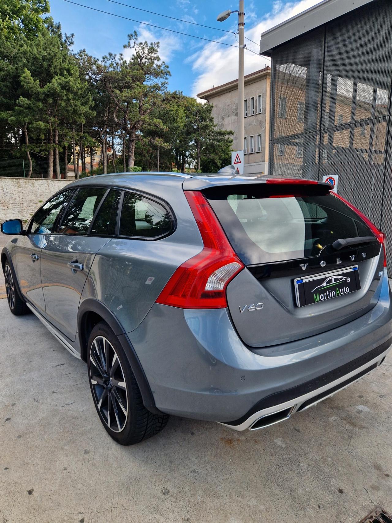Volvo V60 Cross Country D3 Momentum