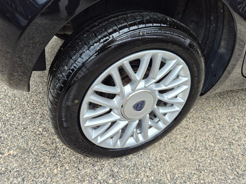 Lancia Ypsilon 1.2 69 CV GOLD UNICOPROPRI