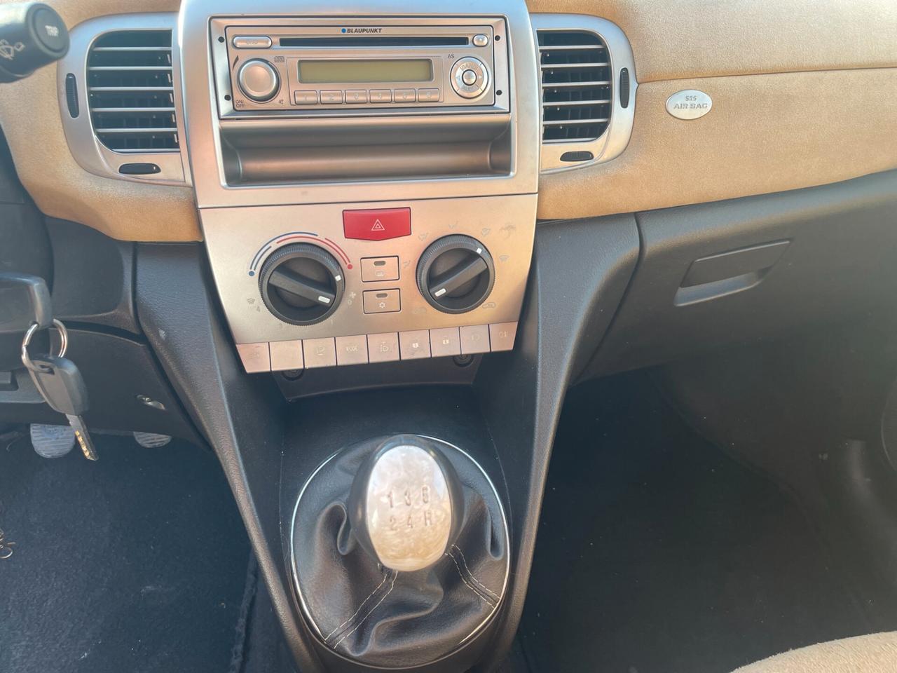 Lancia Ypsilon 1.3 MJT 75 CV Platino