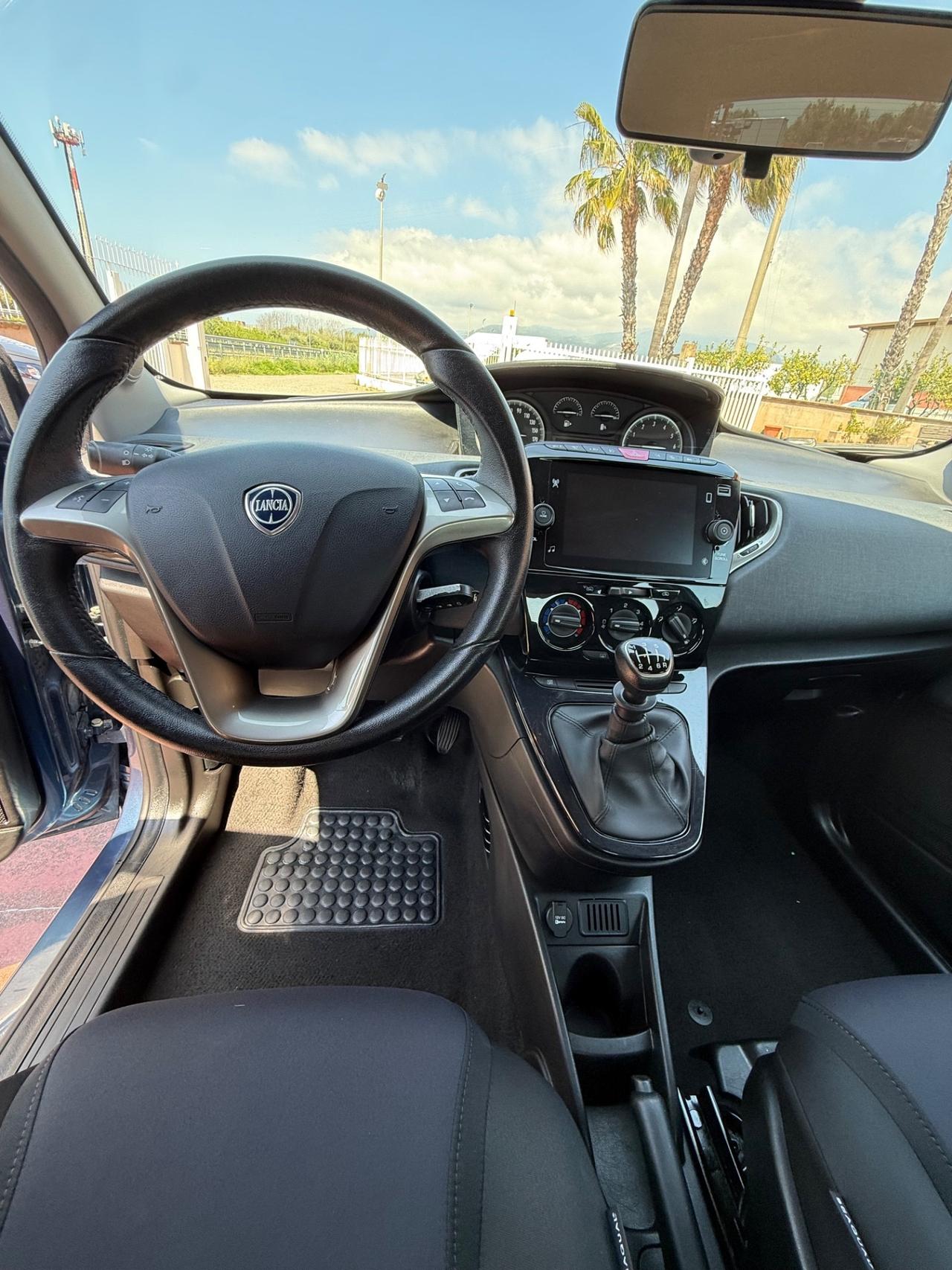 Lancia Ypsilon 1.0 Hybrid 69cv