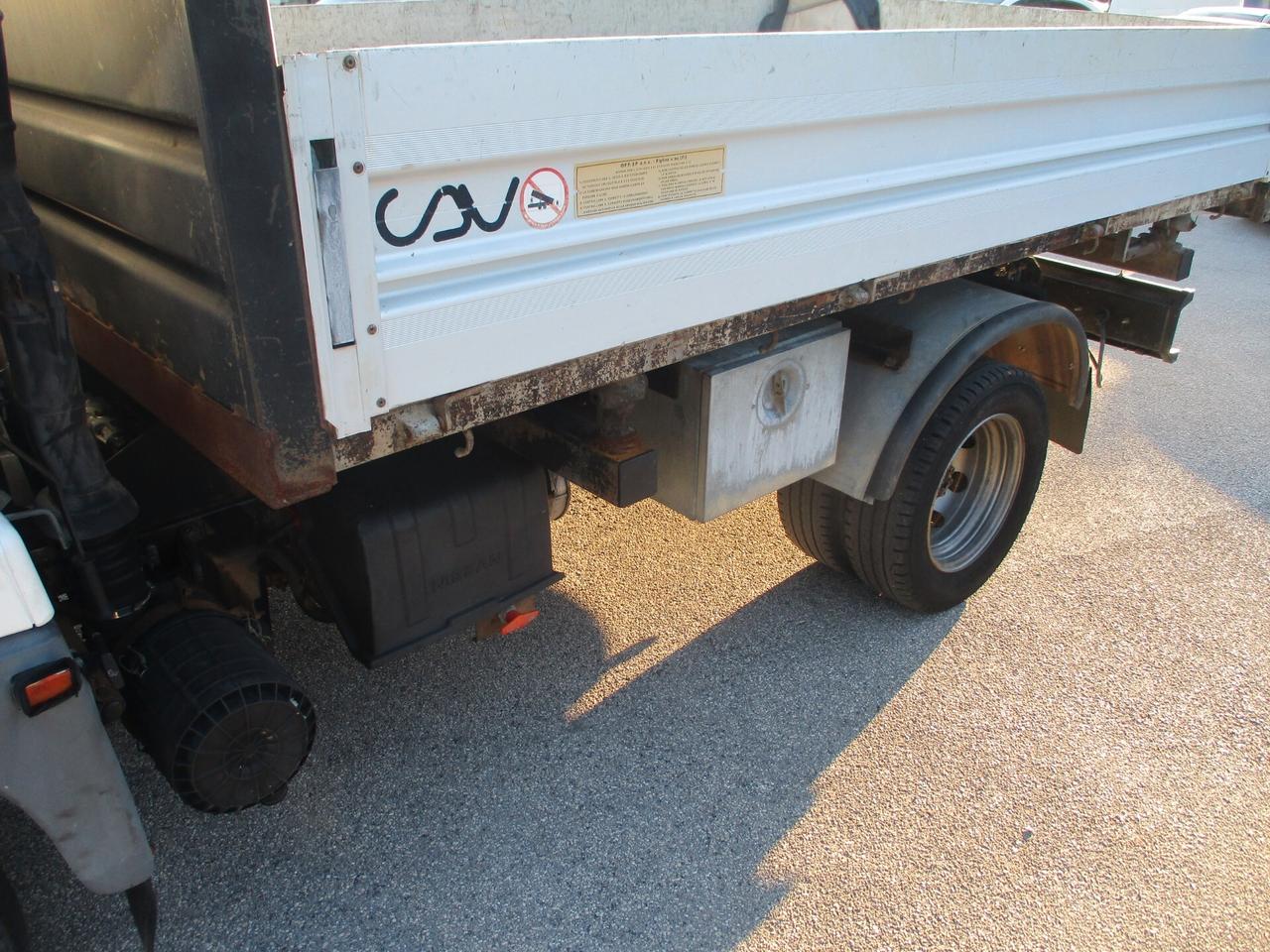 Nissan Cabstar 3000 110CV RIBALTABILE TRILATERALE