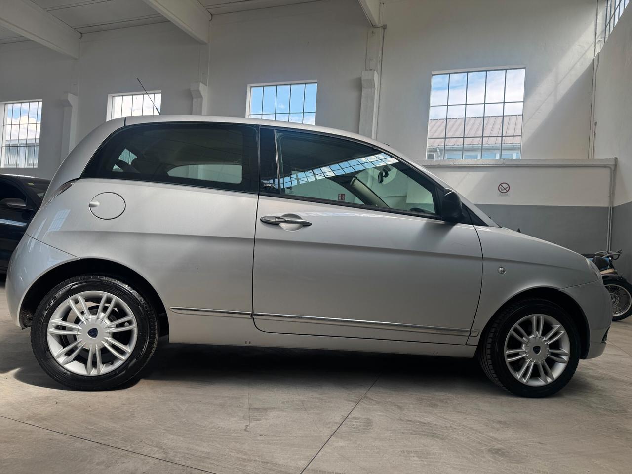 Lancia Ypsilon 1.2 69 CV Unyca
