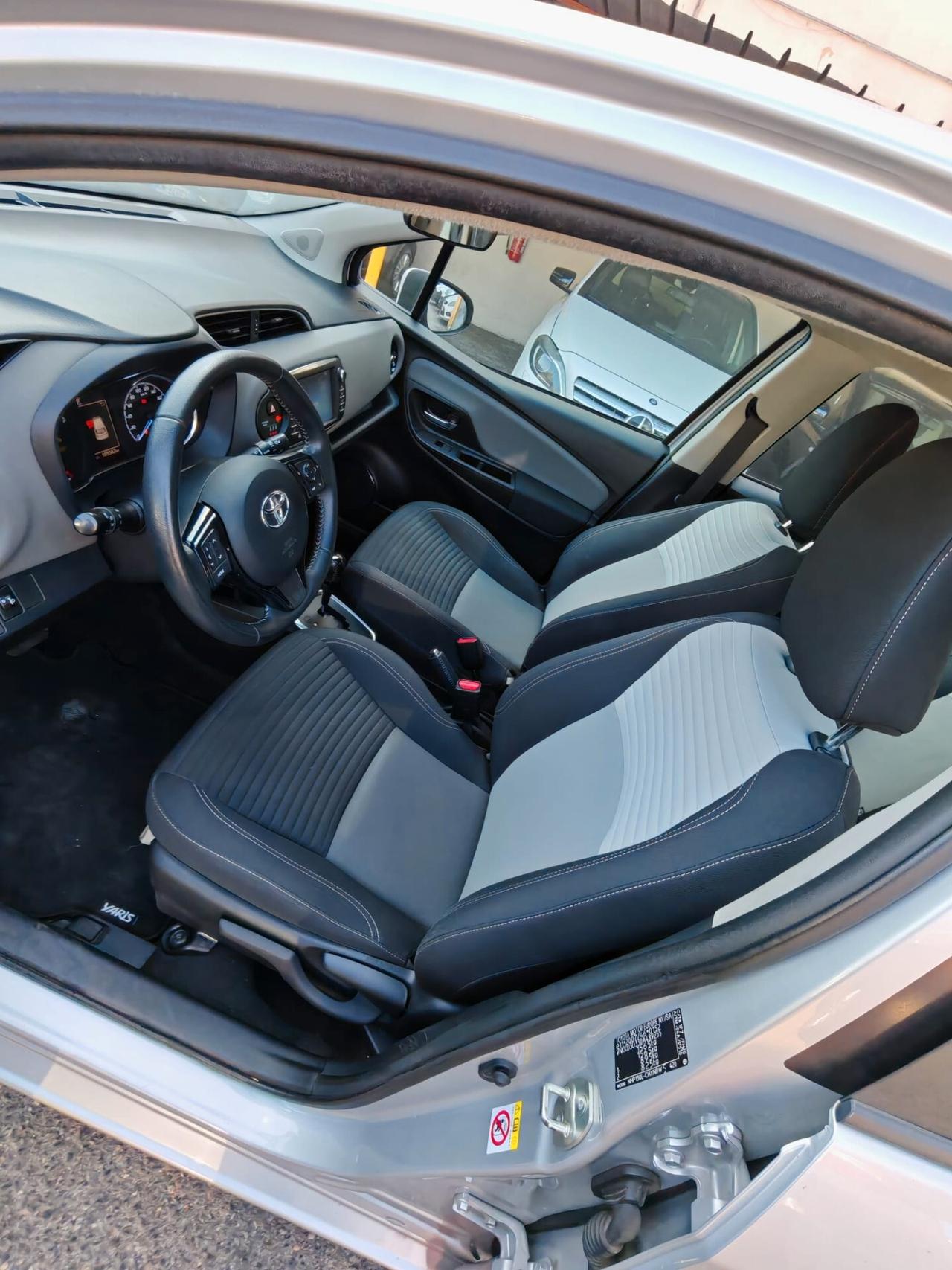 Toyota Yaris 1.5 Hybrid 5 porte Business
