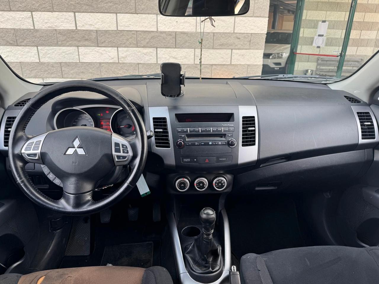 Mitsubishi Outlander 2.0 DI-D Instyle 7 p.ti DPF