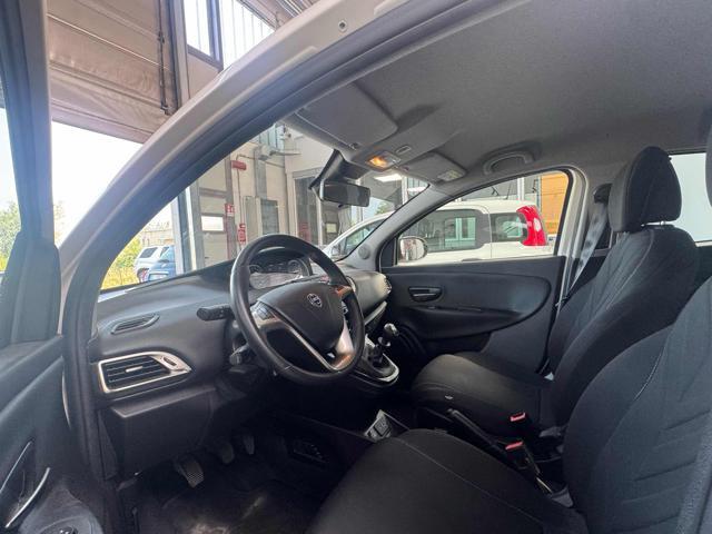 LANCIA Ypsilon 1.0 FireFly 5 porte S&S Hybrid Ecochic Silver