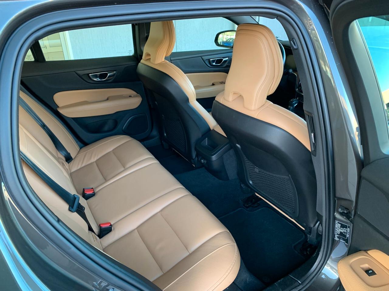 Volvo V60 Cross Country D4 AWD Geartronic Business Plus
