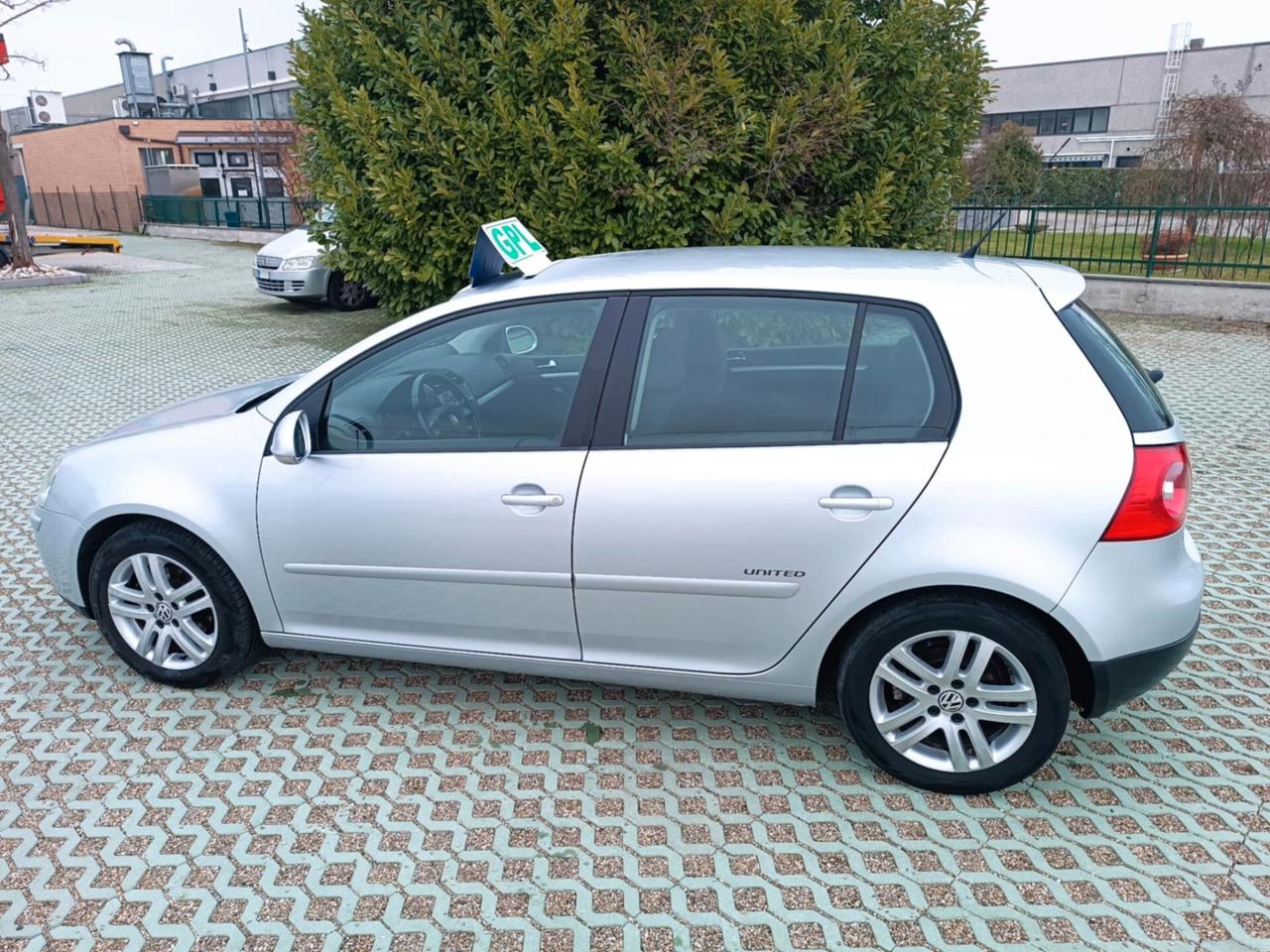 Volkswagen Golf 5 1.6 GPL 5p.