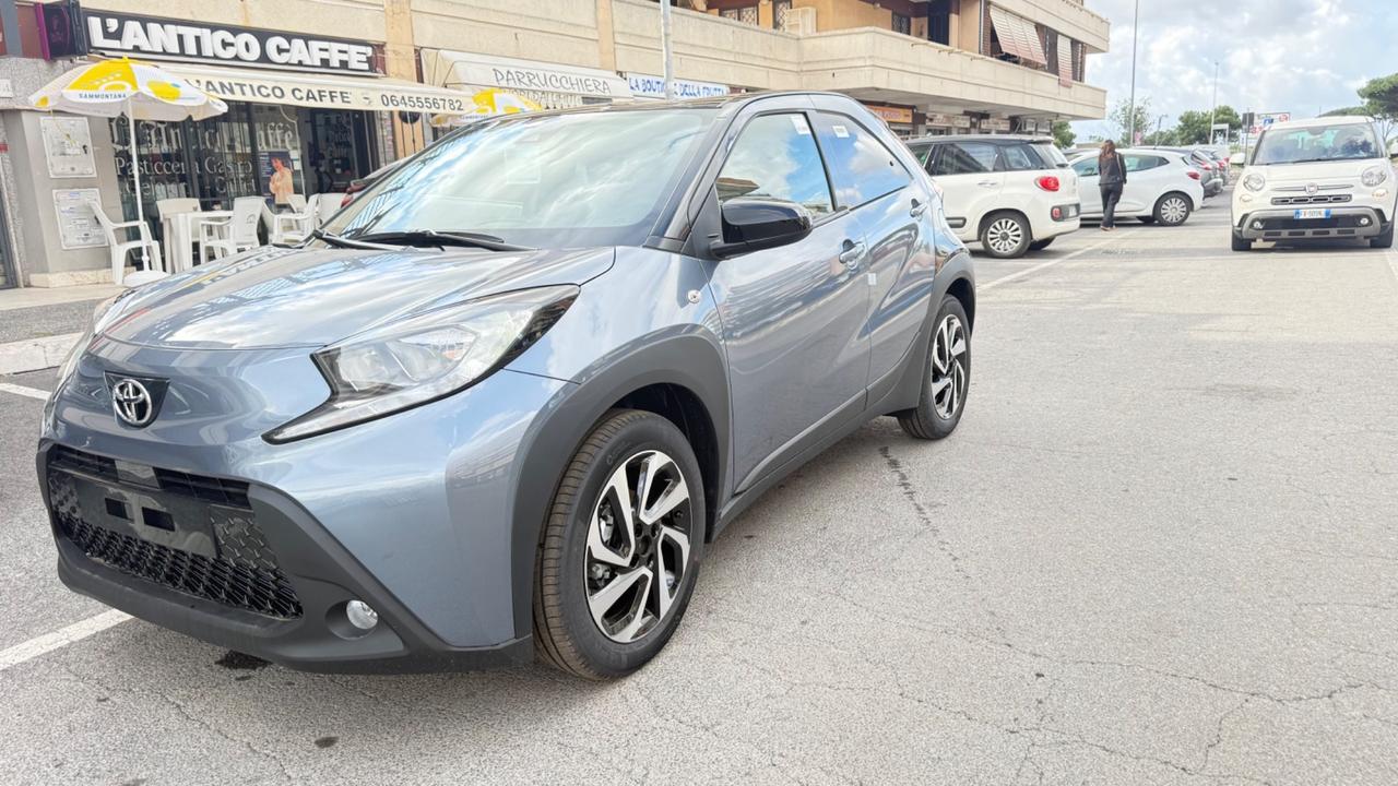Toyota Aygo X 1.0 VVT-i 72 CV 5 porte Lounge Air S-CVT LED NAVI KAMERA PDC CAR PLAY CERCHI 16 BLUETOOTH