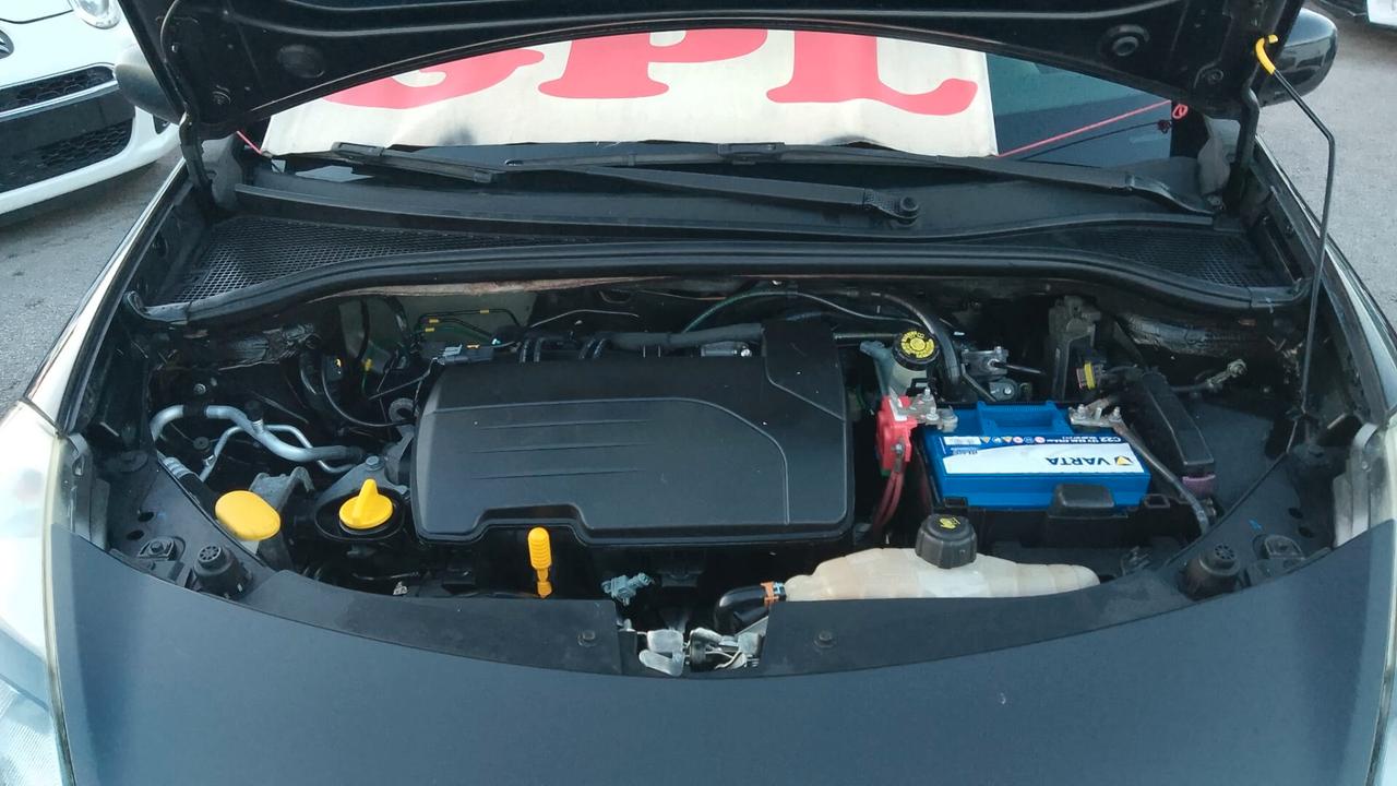 Renault Clio 1.2 benzina gpl di serie