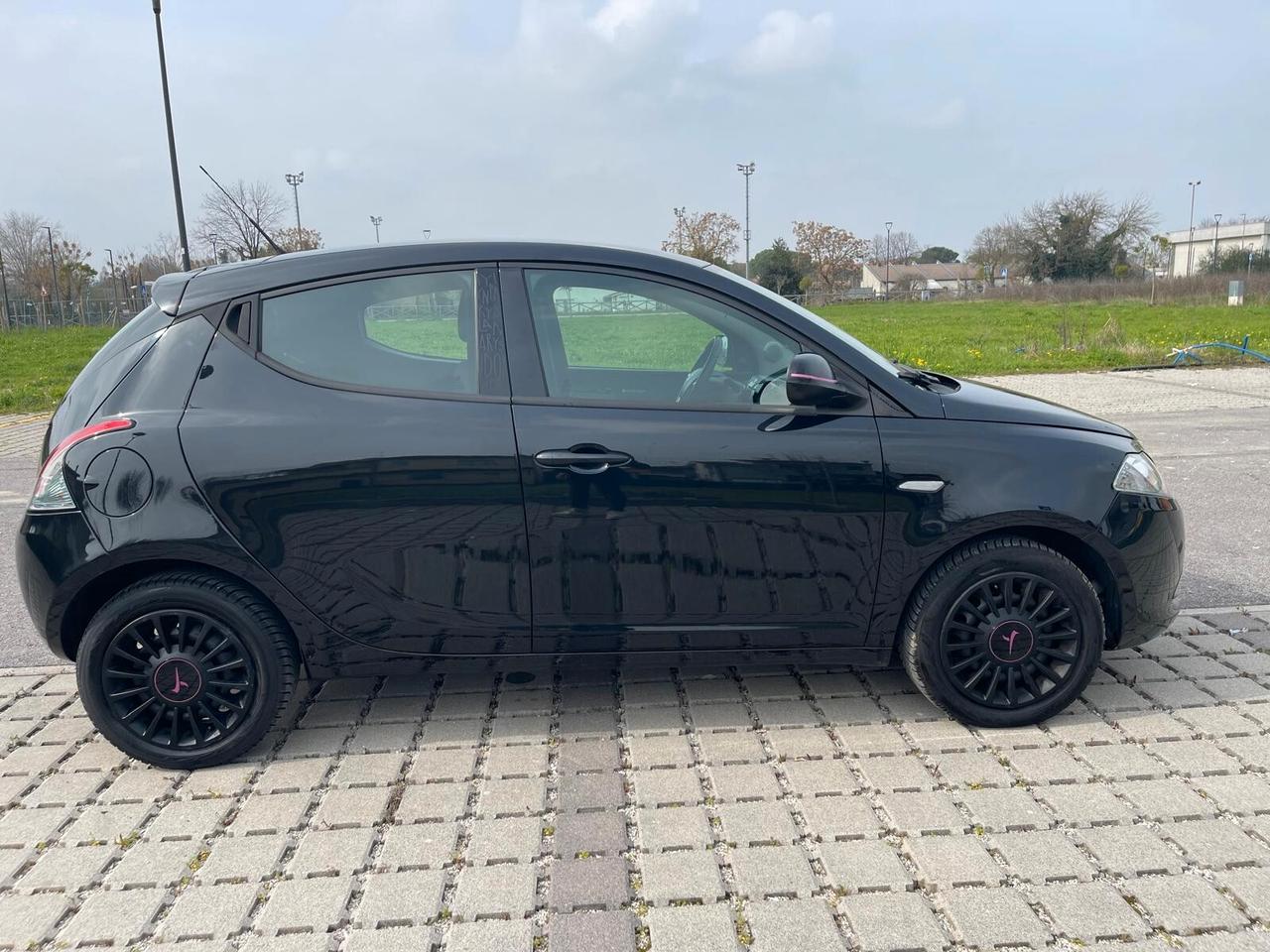 Lancia Ypsilon 1.2 69 CV 5 porte GPL Ecochic Gold