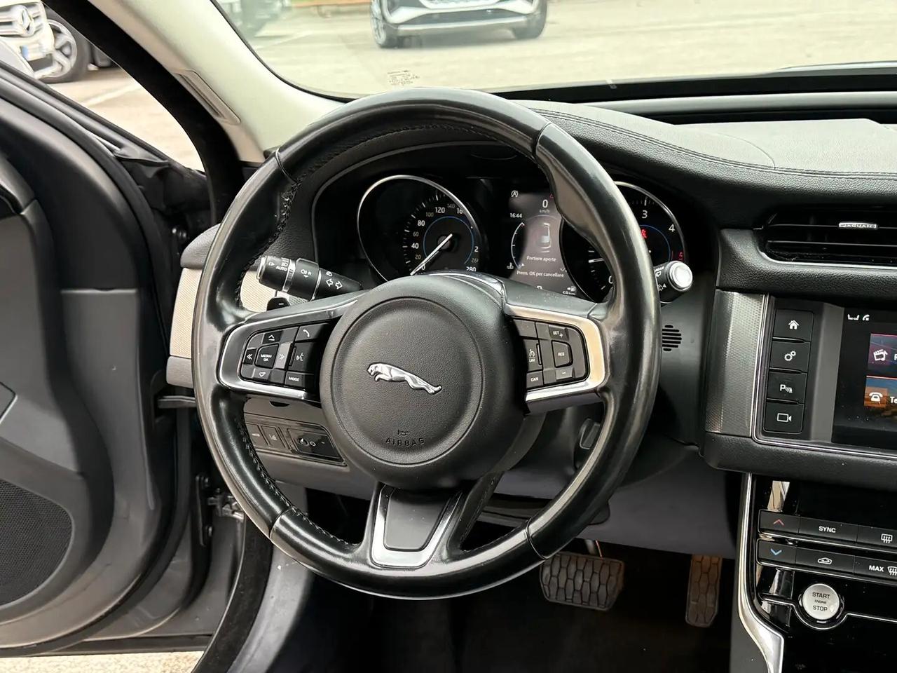 Jaguar XF Sportbrake 2.0 D 180 CV aut. Prestige