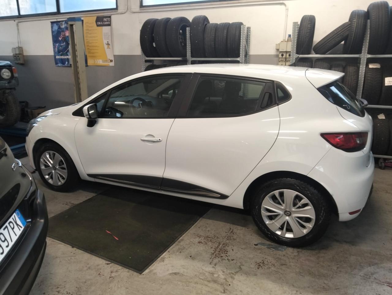 Renault Clio dCi 8V 75 CV 5 porte Moschino Life