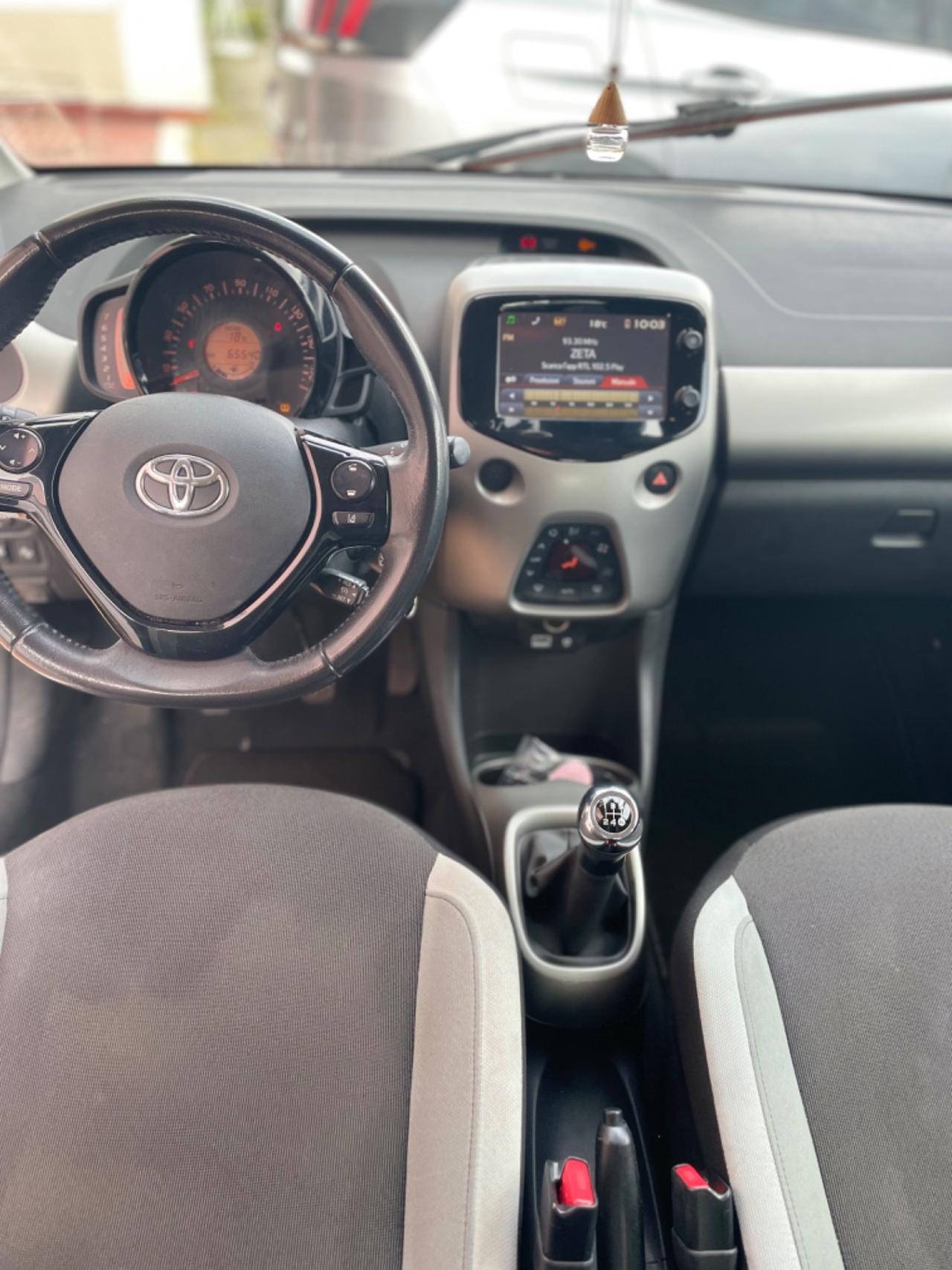 Toyota Aygo 1.0 VVT-i 69 CV 5 porte x-play TSS