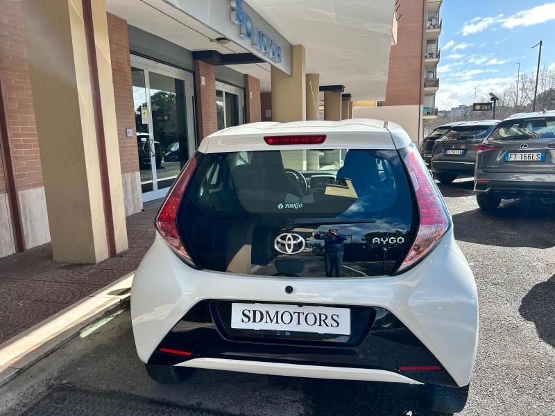 Toyota Aygo 5 Porte Aygo 5p 1.0 x-play m-mt *Promo SD 2026*