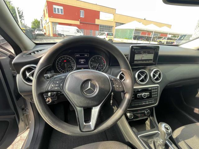 MERCEDES-BENZ A 200 Premium