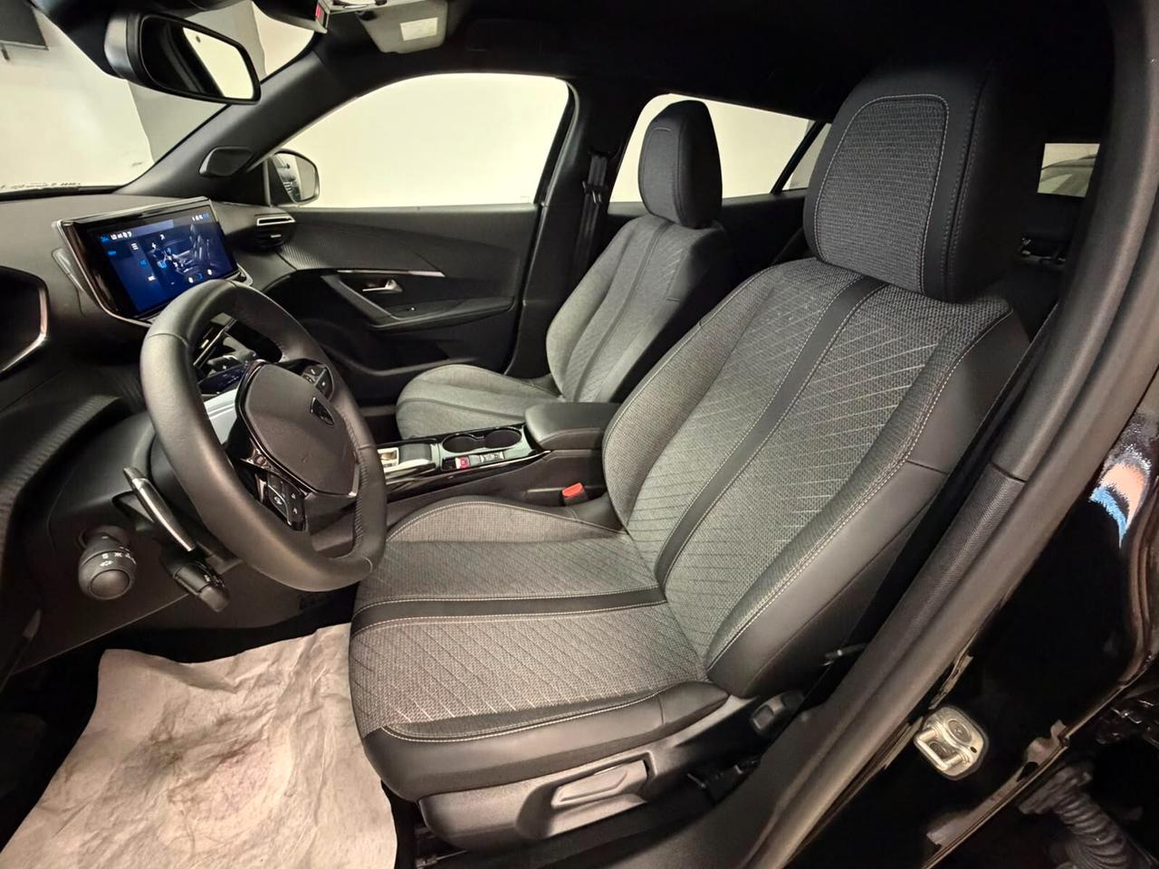 Peugeot 2008 Hybrid 145 e-DCS6 Allure RATE A PARTIRE DA 225 € AL MESE