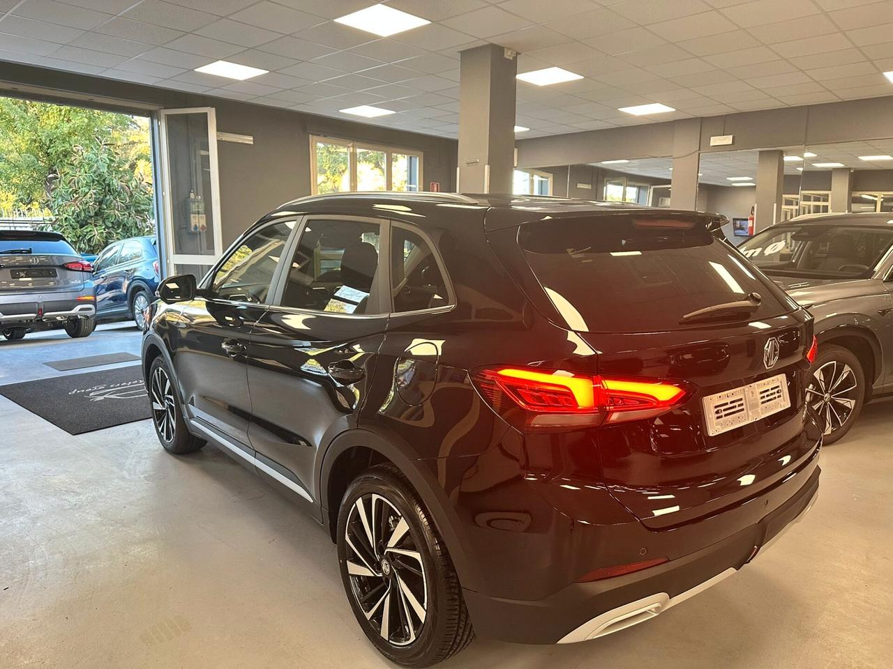Mg ZS Hybrid+ Luxury SENZA VINCOLI