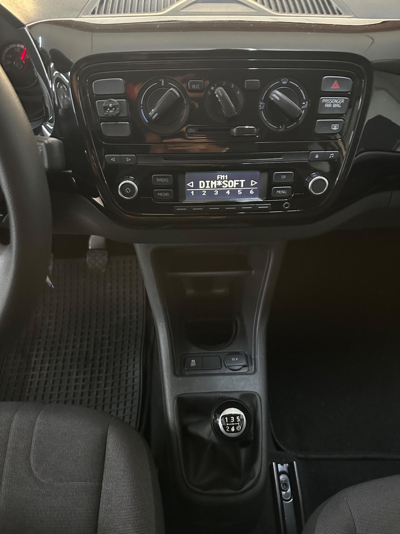 Volkswagen up! 1.0 3p. take