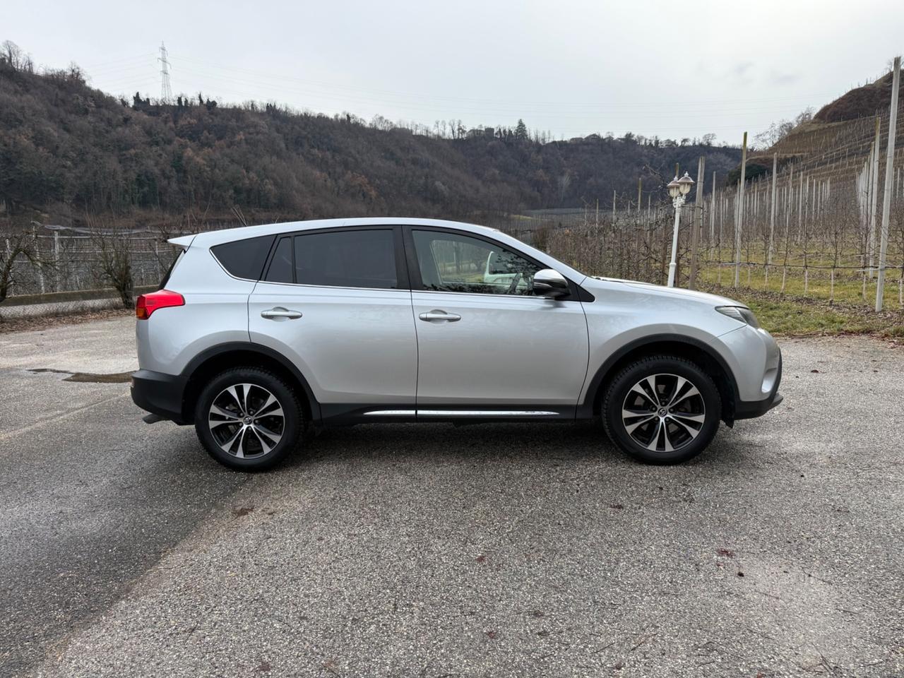 Toyota RAV 4 RAV4 2.0 D-4D 4WD Lounge White Ed.