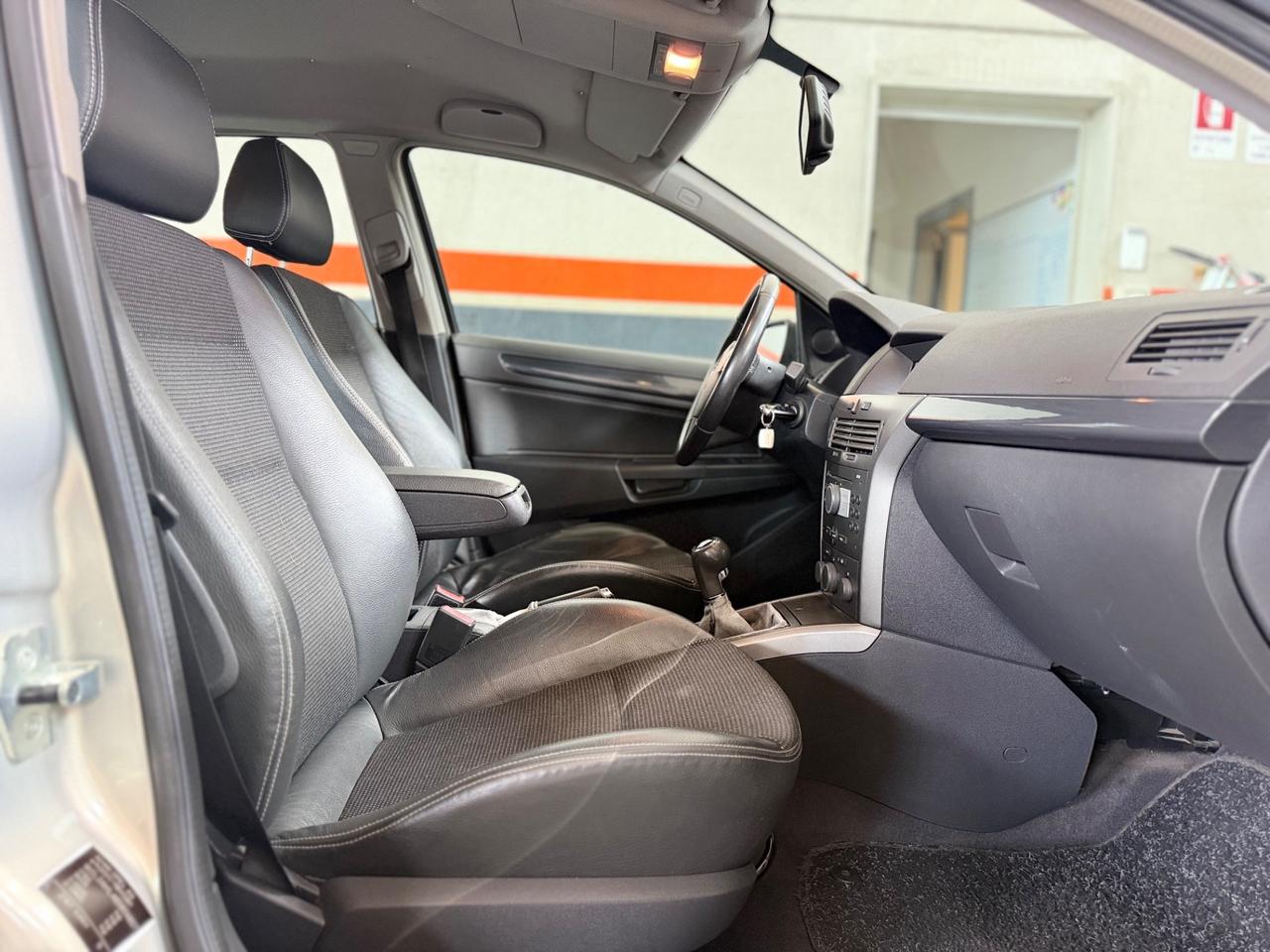 Opel Astra 1.6 16V Twinport 5 porte Cosmo GANCIO TRAINO