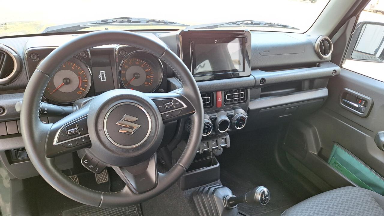 Suzuki Jimny 1.5 5MT Top