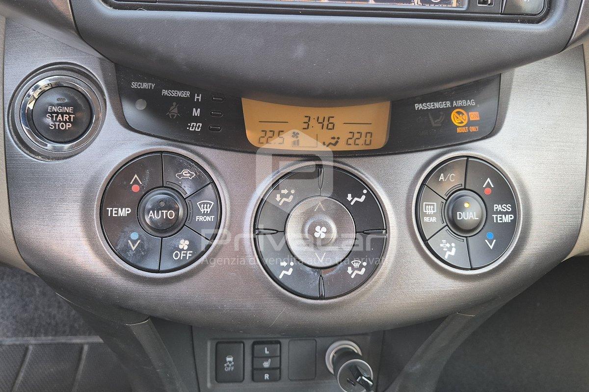 TOYOTA RAV4 2.2 D-4D 150 CV DPF Luxury