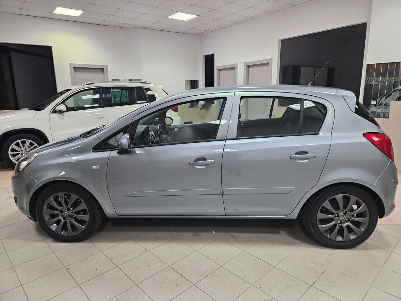 Opel Corsa 1.2 5 porte Club