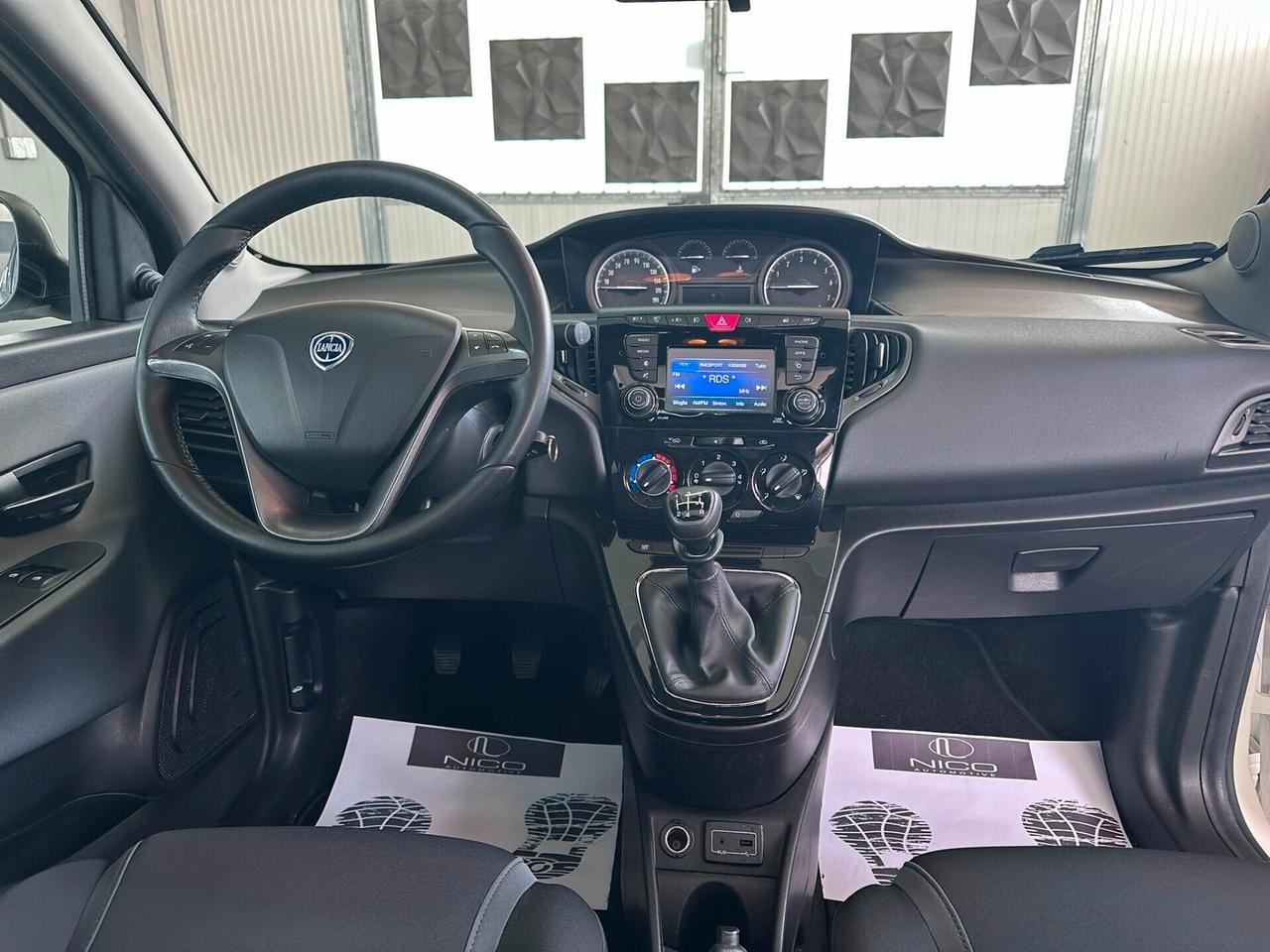 Lancia Ypsilon 1.2 69 CV 5 porte Platinum