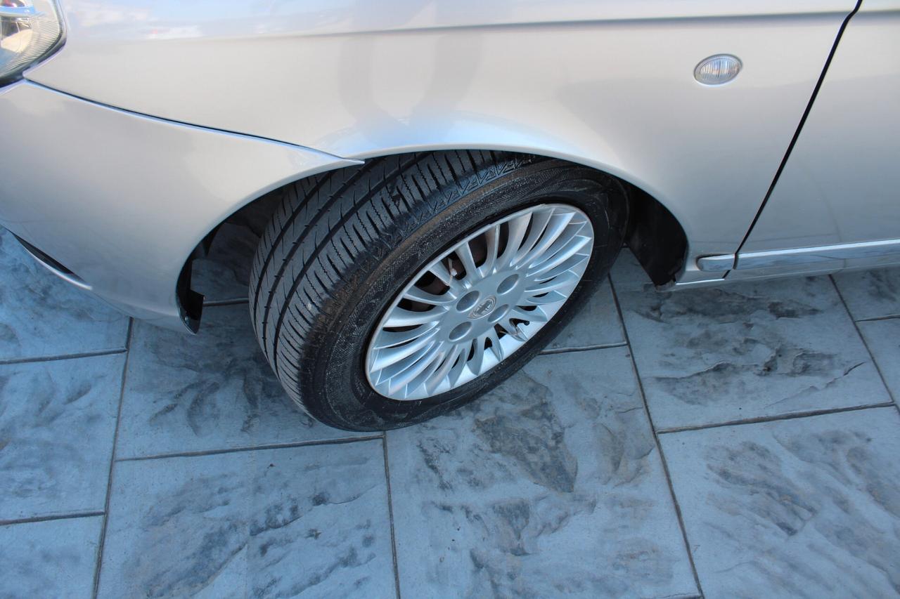 Lancia Ypsilon 1.3 MJT 75 CV Oro Giallo