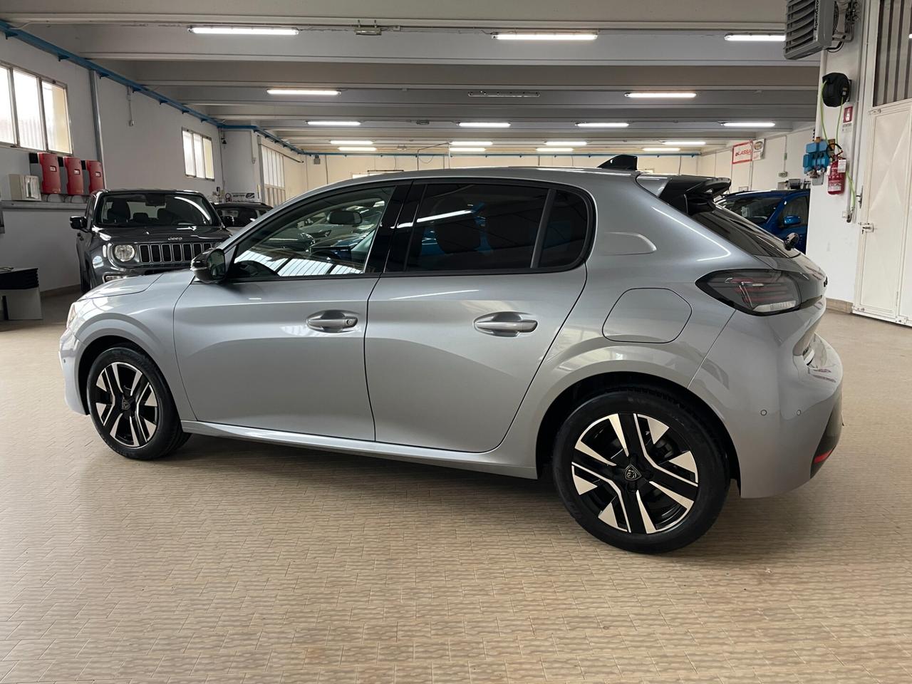 Peugeot 208 PureTech 100cv 5 porte Allure Telecamere navi