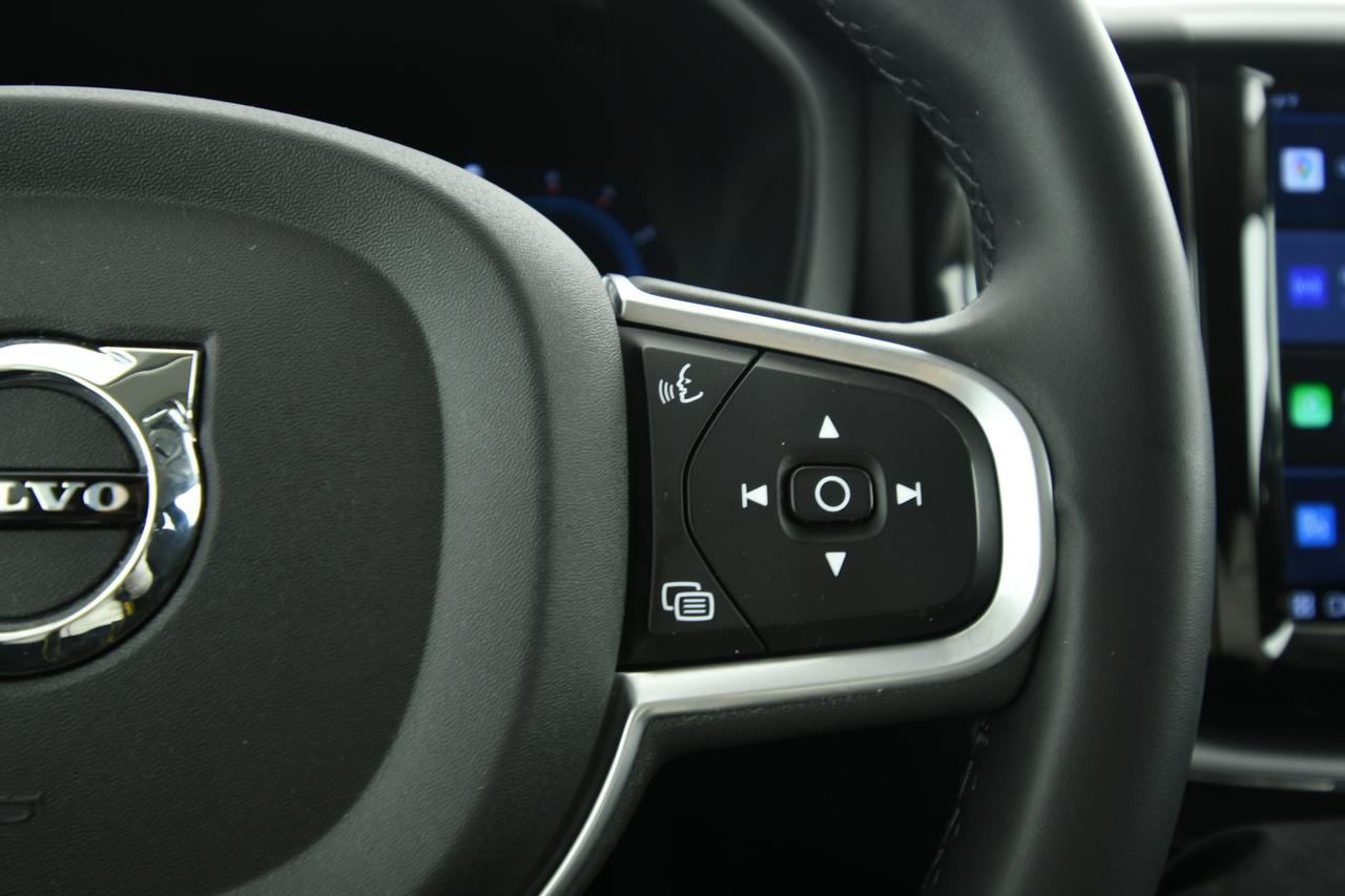 VOLVO XC60 2.0 b4 Momentum Pro awd auto CAMERA+C18"