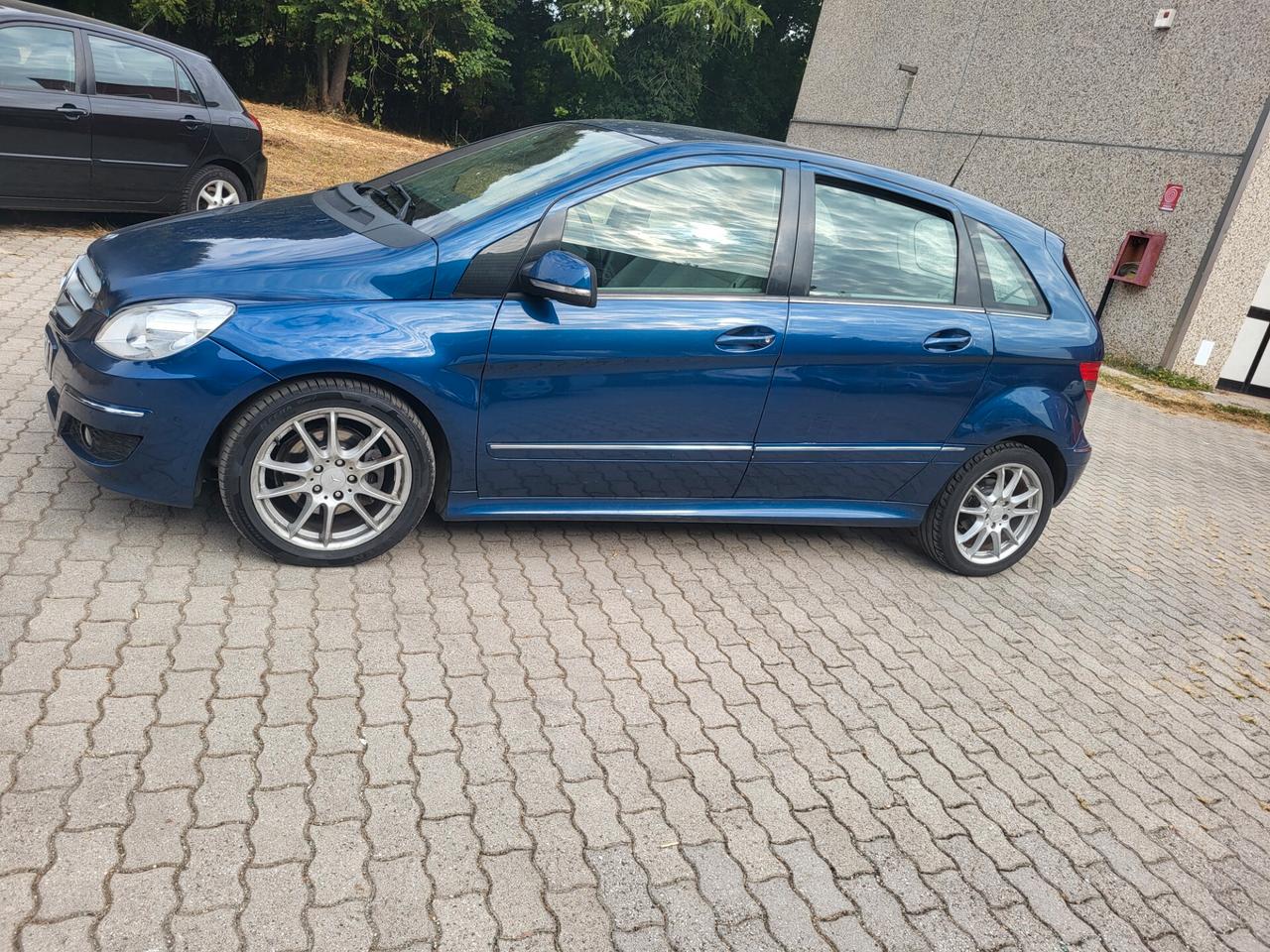 Mercedes-benz B 200