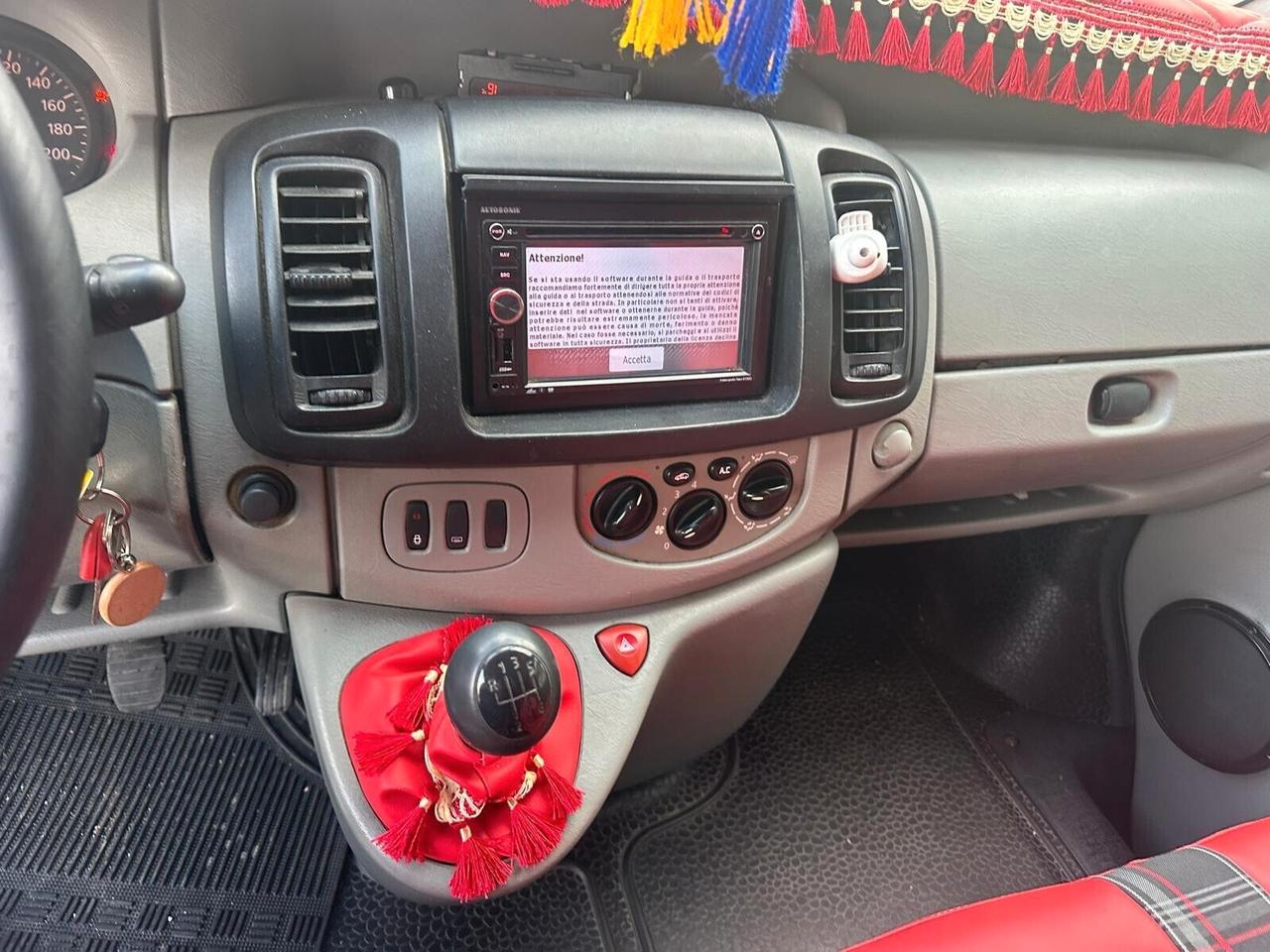 Renault Trafic T27 1.9 dCi/90 PC-TN Passenger Luxe NEOPATENTATI 9 POSTI