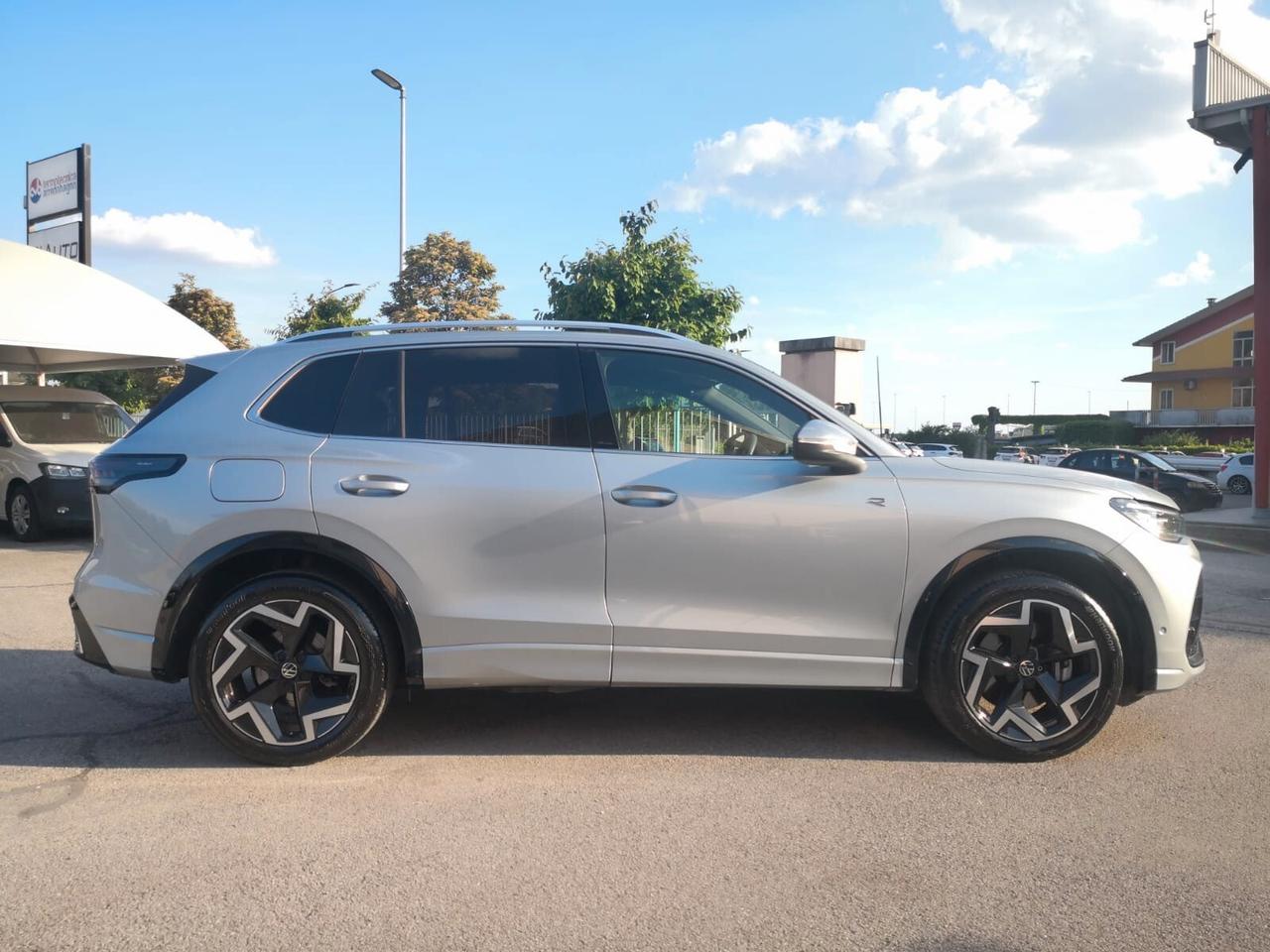 Volkswagen Tiguan 2.0 TDI 150 CV DSG R-Line ***GARANZIA VW***