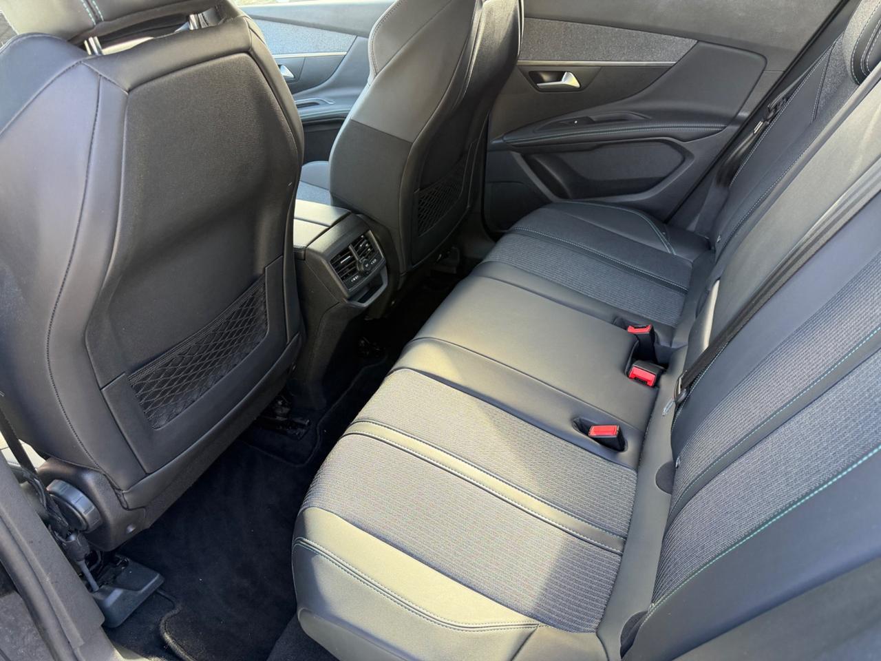 Peugeot 3008 BlueHDi 130 S&S EAT8 Allure