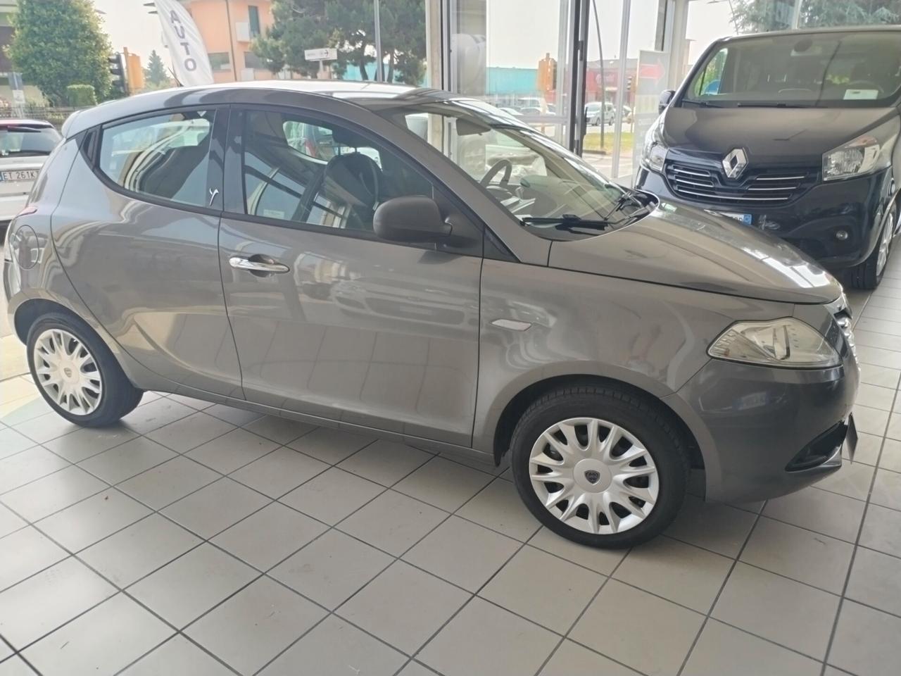 Lancia Ypsilon 1.2 69 CV 5 porte Silver