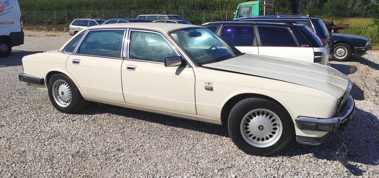 2 Jaguar d'Epoca XJ Sovereign 3.6 Euro 2.500,00