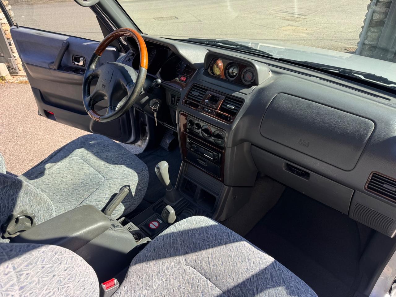 Mitsubishi Pajero 2.5 TDI Metal-top S.S. GLS Target