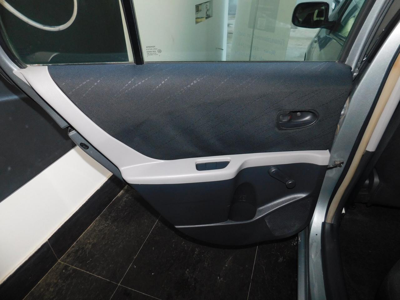Toyota Yaris 1.0 5 porte Sol